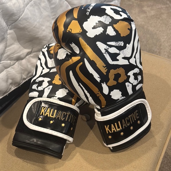 Kali Active Accessories - Leopard Boxing Gloves